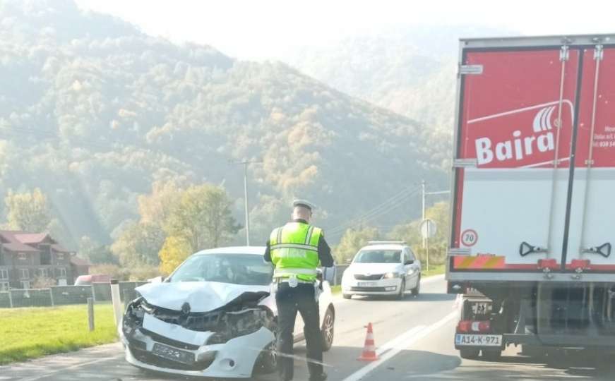 Teška nesreća u BiH: Sudar četiri vozila, jedna osoba povrijeđena