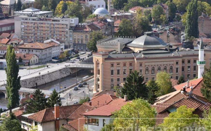 "Sarajevo - grad koji umire i rađa se u isti mah": Pogledajte Šeher suncem okupan 
