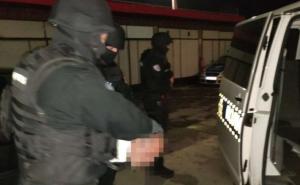 Haos u BiH: Motikom i mačetom napao policajce, a zatim pucao na njih 