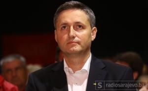Bećirović Izetbegoviću: Ne učestvujte u igrokazu Šešeljevog učenika Vučića