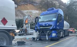 Nesreća u blizini Sarajeva: Sudar dva kamiona