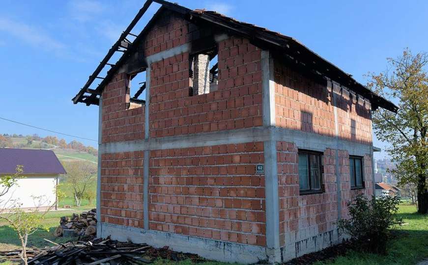 Nana Džemila, kojoj je izgorjela kuća u Hadžićima, prije zime će dobiti novi dom 