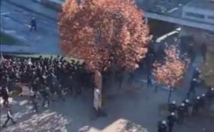 Haos u Srbiji: Žestok obračun navijača, sve snimljeno