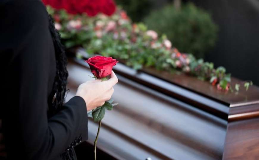 COVID odnio još jednu porodicu u Srbiji: Majka i sin zajedno sahranjeni
