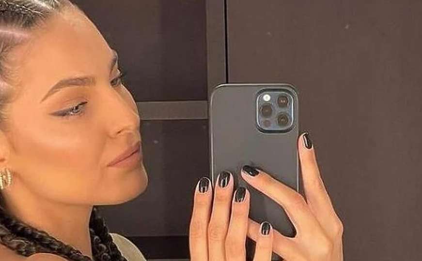 Džejla Ramović se putem Instagrama pohvalila neobičnom frizurom