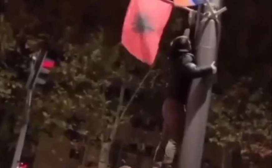 U Beogradu skinute i gažene albanske zastave