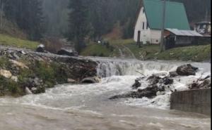Bujični talas u Trnovu presjekao puteve, voda udavila 130 ovaca