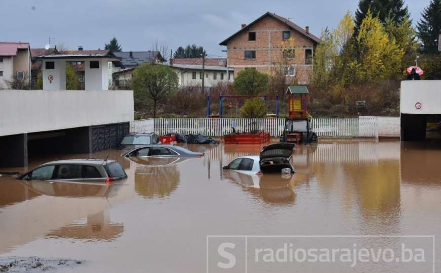 Evo kakva je situacija na Otesu: Automobili pod vodom, poplavljene ceste...