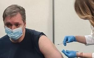 Vučić uprimio treću dozu cjepiva - u TV prijenosu uživo