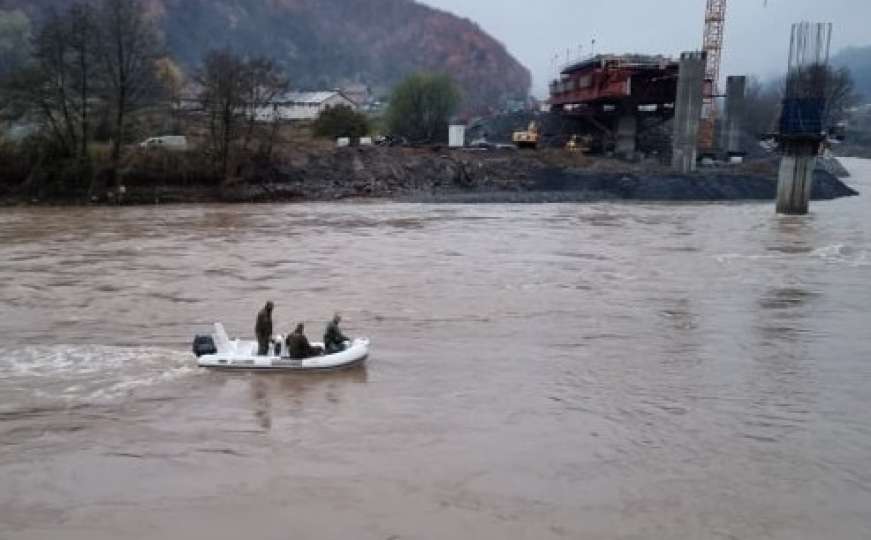 Nastavljena potraga za radnicima koji su jučer upali u rijeku Bosnu
