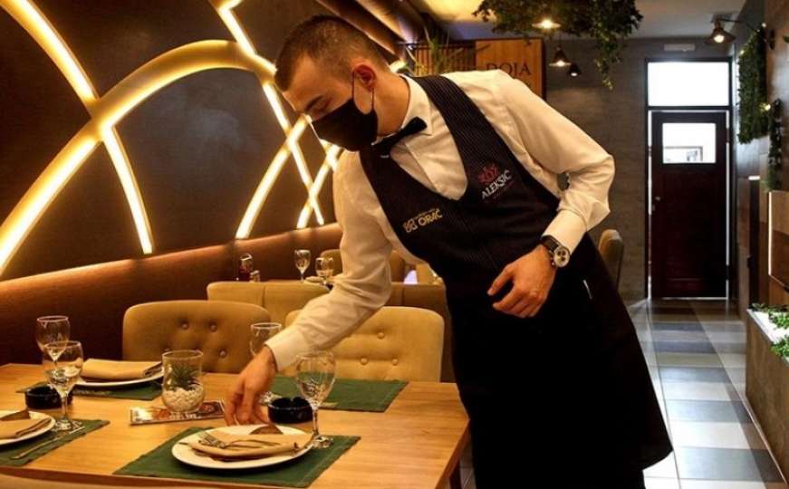 U Srbiji na snazi nove mjere: COVID propusnice u restoranima i kafićima od 20 sati