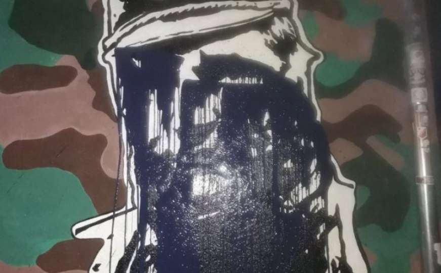 Mural zločincu Ratku Mladiću premazan crnom farbom