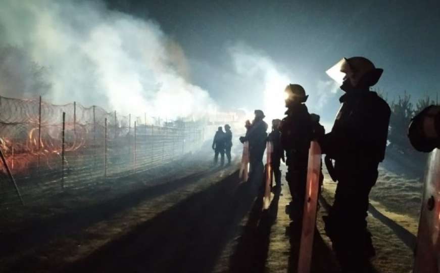 Haos se nastavlja: Migranti razbili ogradu i ušli u Poljsku