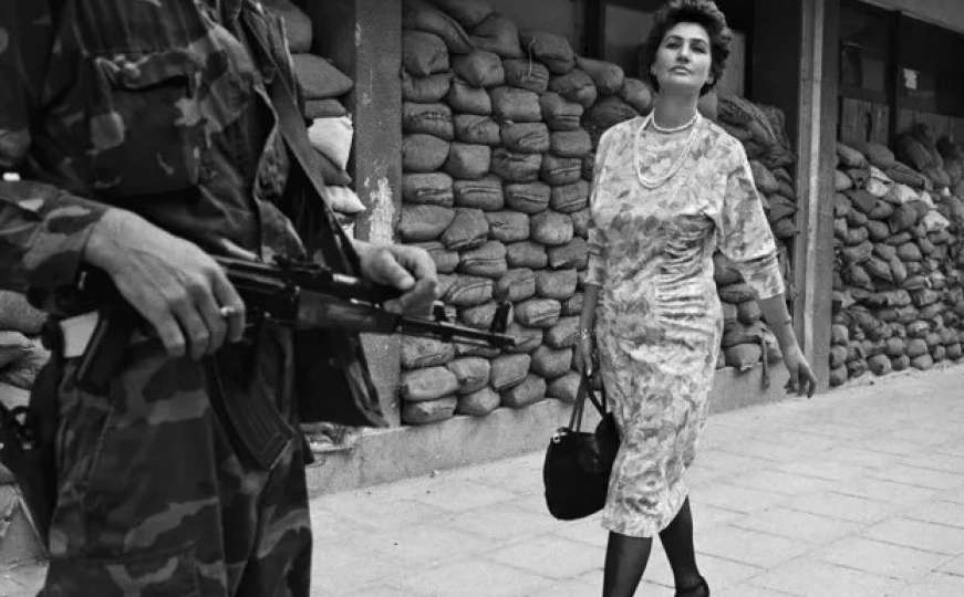 Prodaje se čuvena fotografija "Žena Sarajeva" - evo koliko iznosi početna cijena 