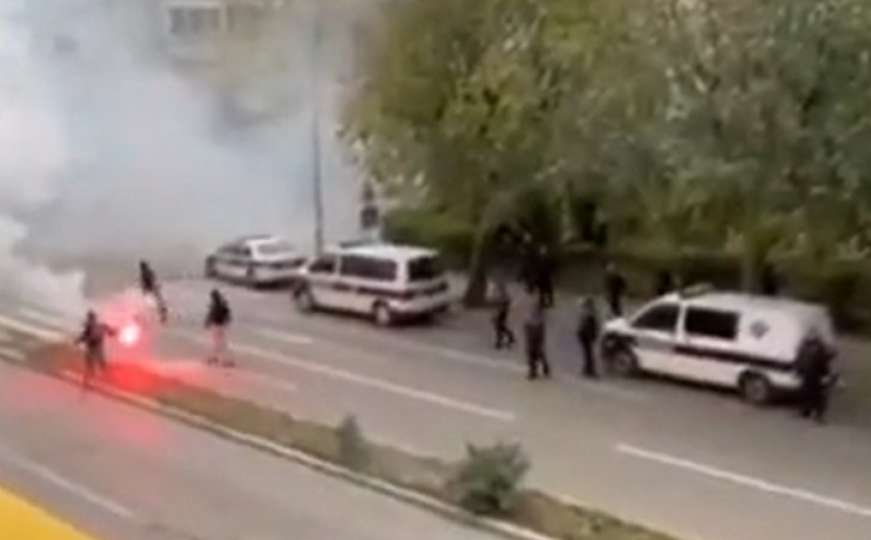 Objavljen video sukoba u Mostaru: Policija pucala u zrak da rastjera huligane