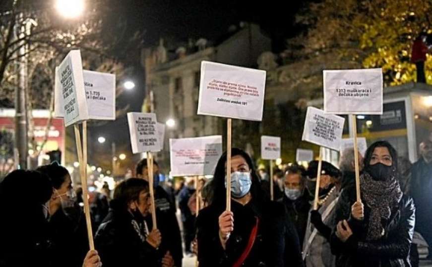 Završen protest u Beogradu, poručeno: "Vučić naručuje murale, mora pasti"