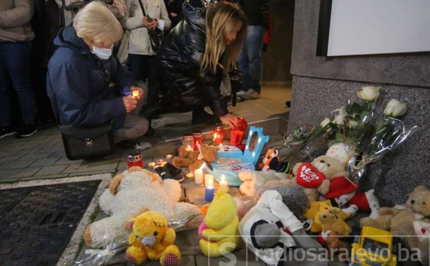 Tuga i bol u Sarajevu: Protest građana zbog smrti djevojčice Džene