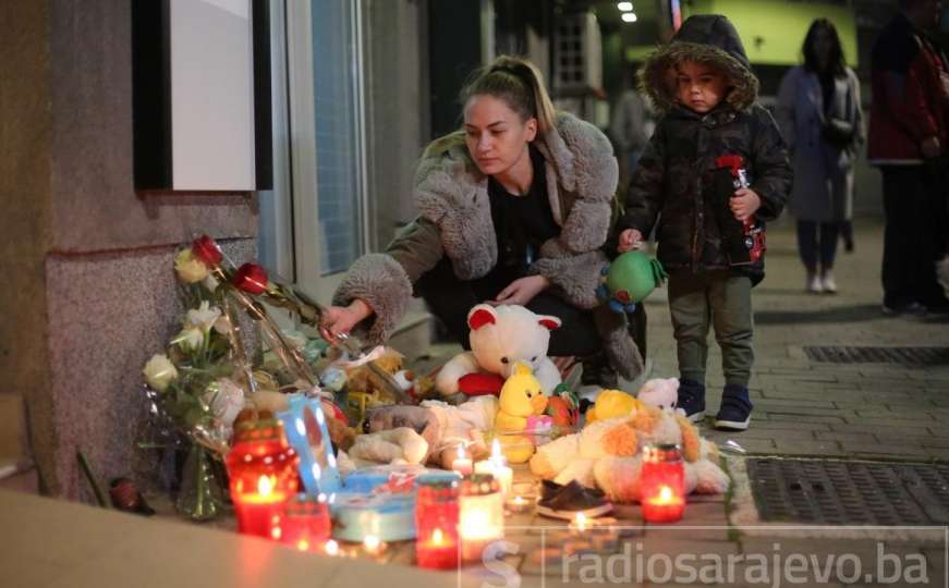 Sarajevo je večeras tužno i tmurno: Suze, svijeće i igračke za malenu Dženu Gadžun