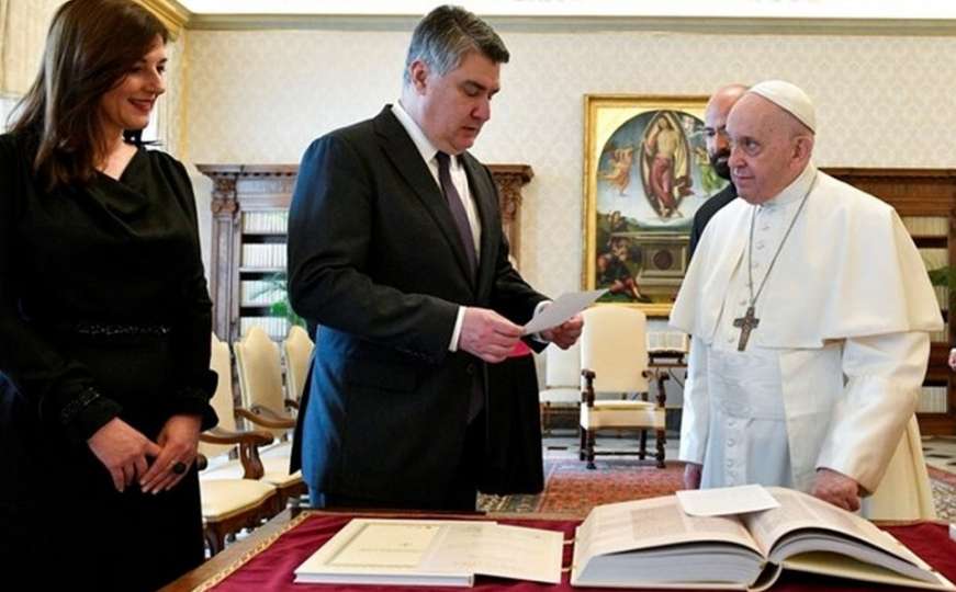 Na svijetu postoji samo sedam žena kojima je dopušteno ne nositi crno pred Papom 