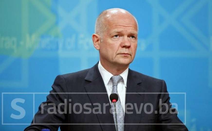 William Hague upozorava: Hitno rasporediti trupe u Brčkom i na aerodromu u Tuzli