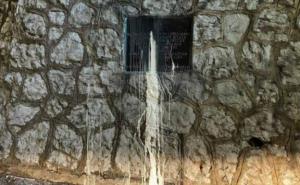 Na Vracama bačena farba na sramotnu ploču podignutu za zločinca Ratka Mladića