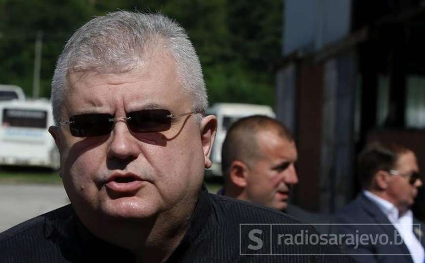 Nenad Čanak nakon transparenta "Ratko Mladić zločinac": Smrt fašizmu, sloboda narodu