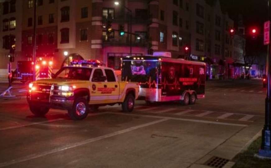Pet mrtvih nakon što je vozač terenca uletio u paradu u Wisconsinu
