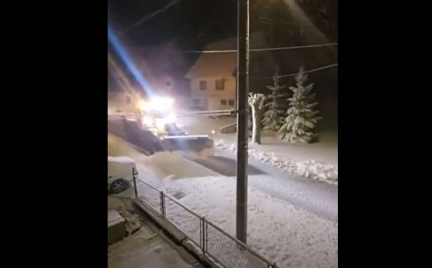 Vozači grtalica večeras imaju pune ruke posla u Hrvatskoj: Snijeg pada kao iz rukava