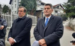 Šemsudin Mehmedović i Sejfudin Tokić ispred Ambasade Rusije: Evo šta traže