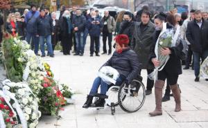 Položeno cvijeće na Spomen-obilježju ubijenoj djeci opkoljenog Sarajeva
