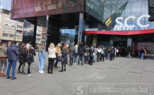 Black Friday u Sarajevu: Sve veća gužva ispred SCC-a