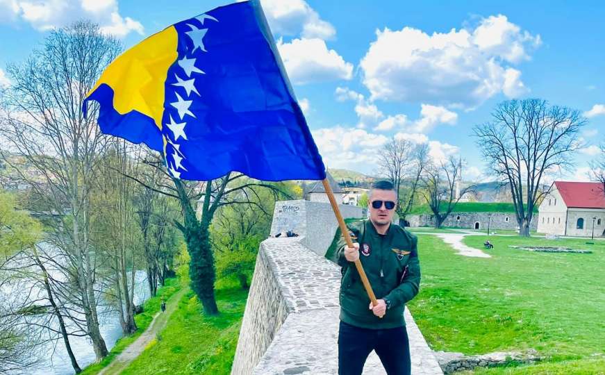 Vojin Mijatović: Zastava BiH će slobodu donijeti svima