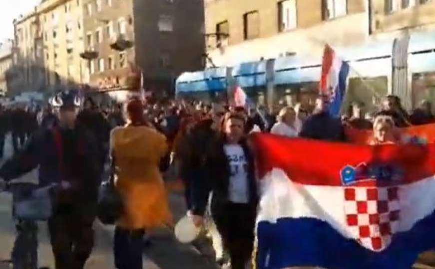 Demonstranti u Zagrebu otišli korak dalje: Pozvali ljude da tijelima blokiraju trg