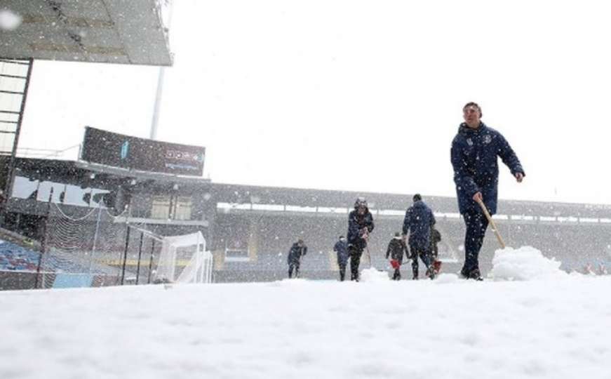 Snijeg napravio kolaps u Engleskoj, odgođena utakmica Premiershipa 