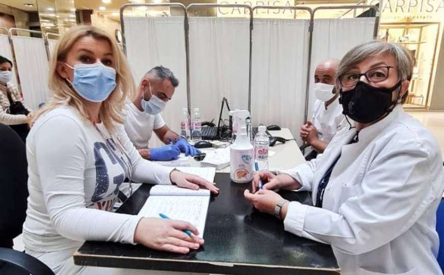  U sarajevskim tržnim centrima vakcinisano više od 2.500 osoba