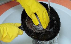 Trikovi koji će vas iznenaditi: Bez deterdženta očistite zagorjelu tavu