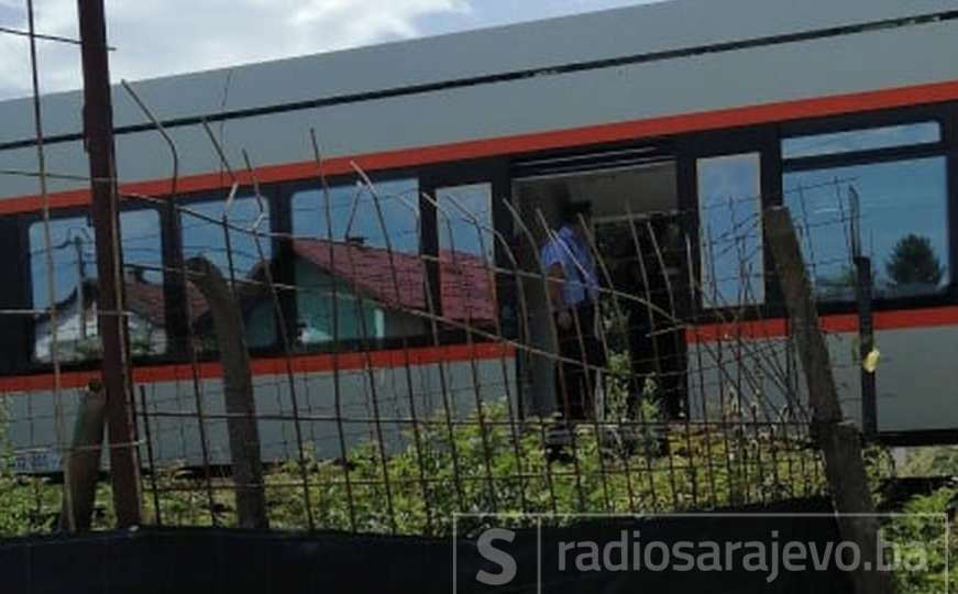 Voz usmrtio muškarca u blizini Sarajeva