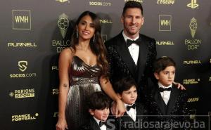 Lionel Messi po rekordni sedmi put osvojio Zlatnu loptu!