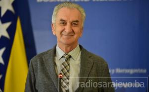 Šarović: Dodik se krije iza RS i dovodi je u veliku opasnost