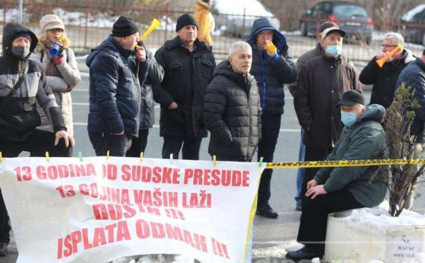 Radnici Zraka protestuju: "Vlado FBiH - snosite dio odgovornosti za brutalnu pljačku"