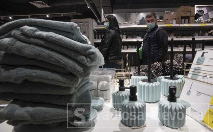 Snježna mećava zarobila kupce i zaposlenike u Ikei, noć proveli u krevetima u trgovini