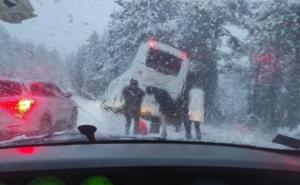 Autobus u Srbiji sletio s puta: Kolaps u saobraćaju 