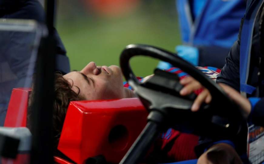 Velika drama u Barceloni: Fudbaler hitno prebačen u bolnicu! 