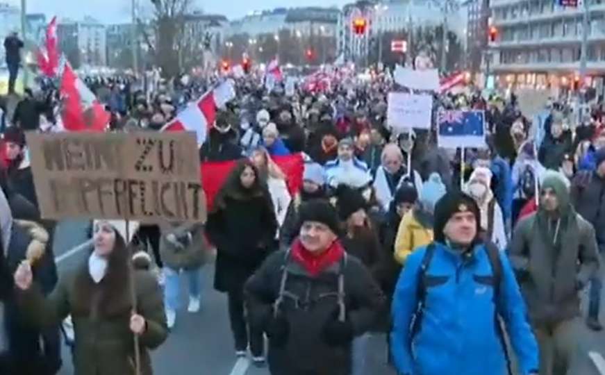 Više od 40.000 ljudi na protestima u Beču protiv mjera COVID-19