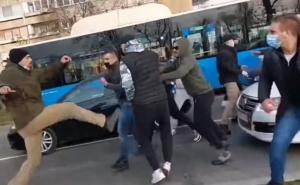 Snimci sukoba huligana i demonstranata u Srbiji 