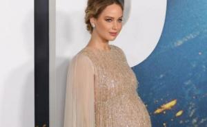 Čak je i DiCaprio pao u drugi plan: Jennifer Lawrence pokazala trudnički stomak