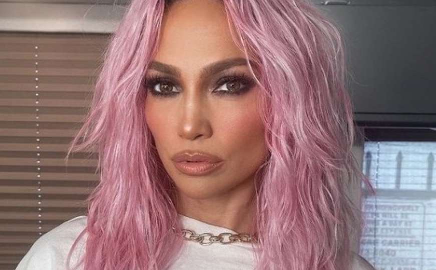Ovakvu promjenu nismo očekivali: Jennifer Lopez s rozom kosom