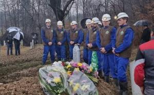 Tuga u Breziku: Kolege rudari spustili u mezar stradalog Raifa Čamdžića