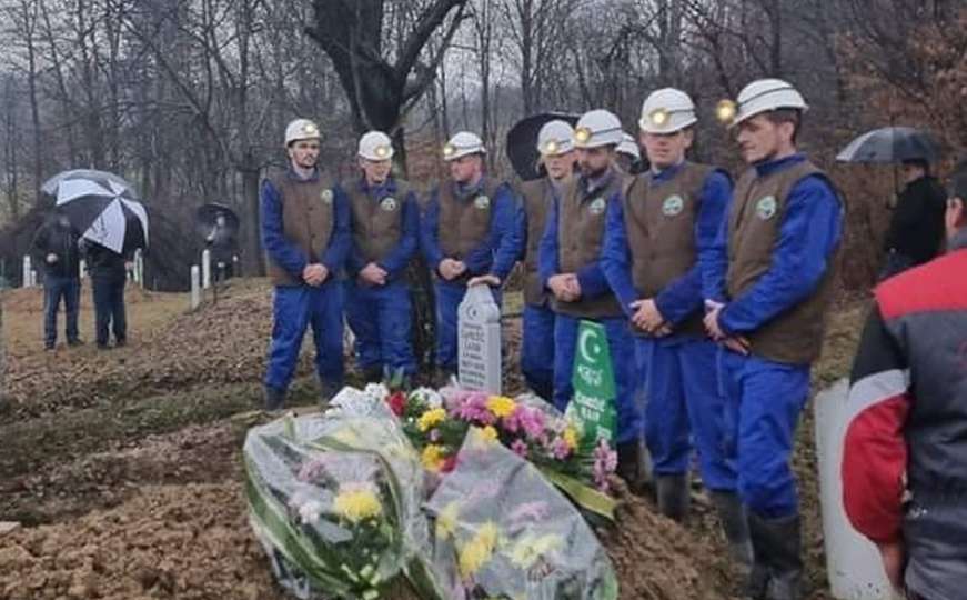 Tuga u Breziku: Kolege rudari spustili u mezar stradalog Raifa Čamdžića