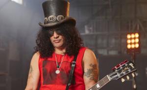 Slash feat. Myles Kennedy and The Conspirators - Fill My World